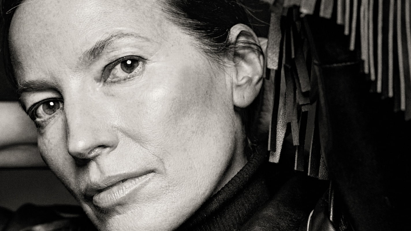 Portrait Frau mit Kontaktlinse – Optikhaus Gravius Portrait Frau mit Kontaktlinse – Optikhaus Gravius